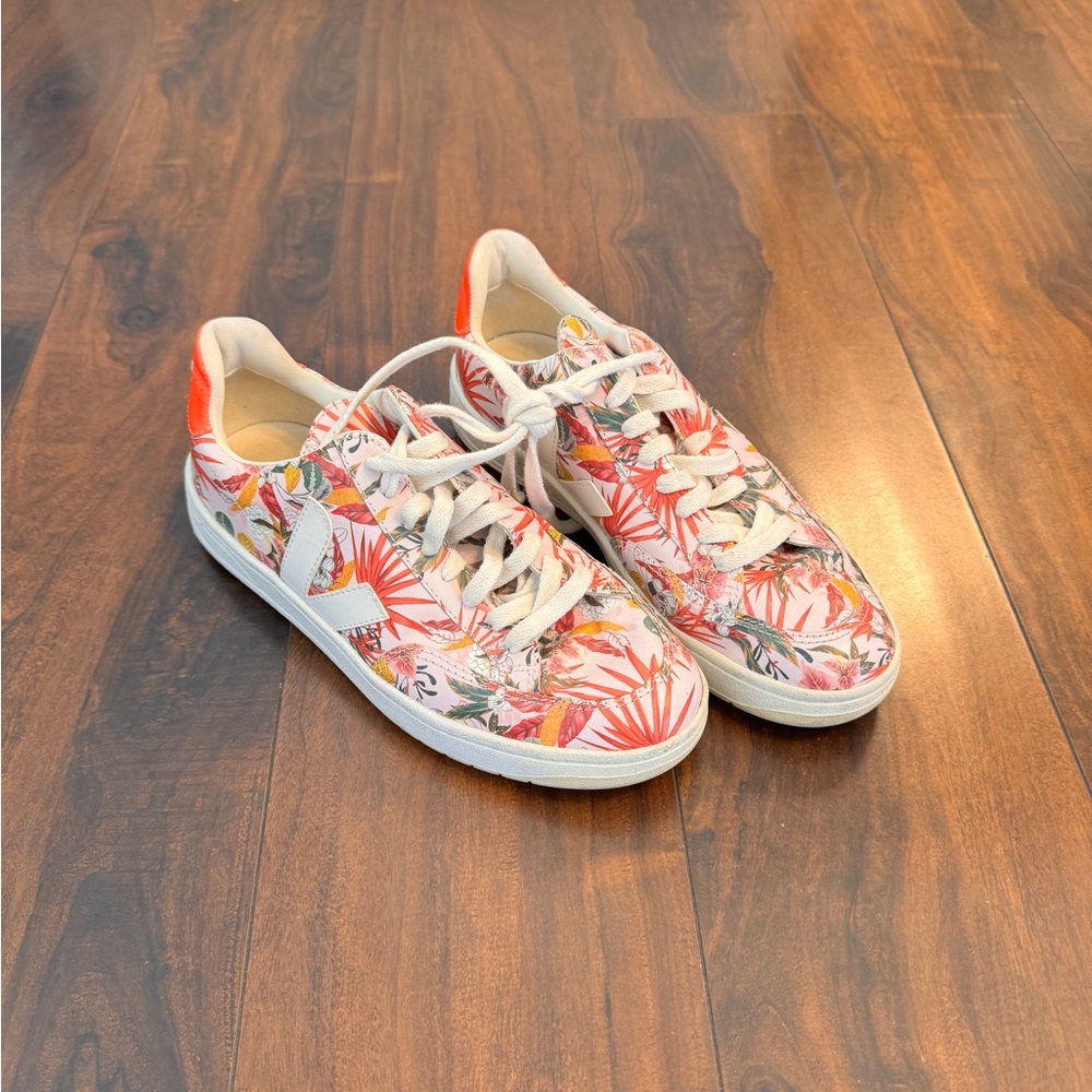 Veja Special Edition Esplar Floral Print